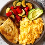 Huevos con requesón cremoso (ricos en proteínas)