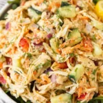Ensalada de pollo con hummus y verduras