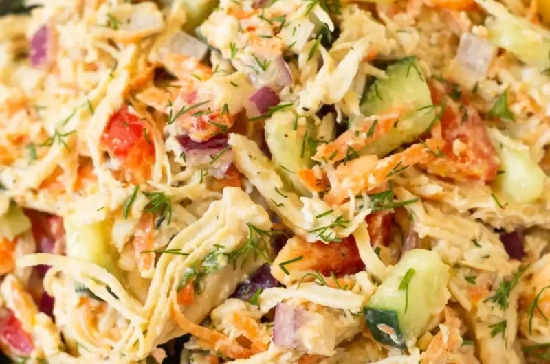 Ensalada de pollo con hummus y verduras