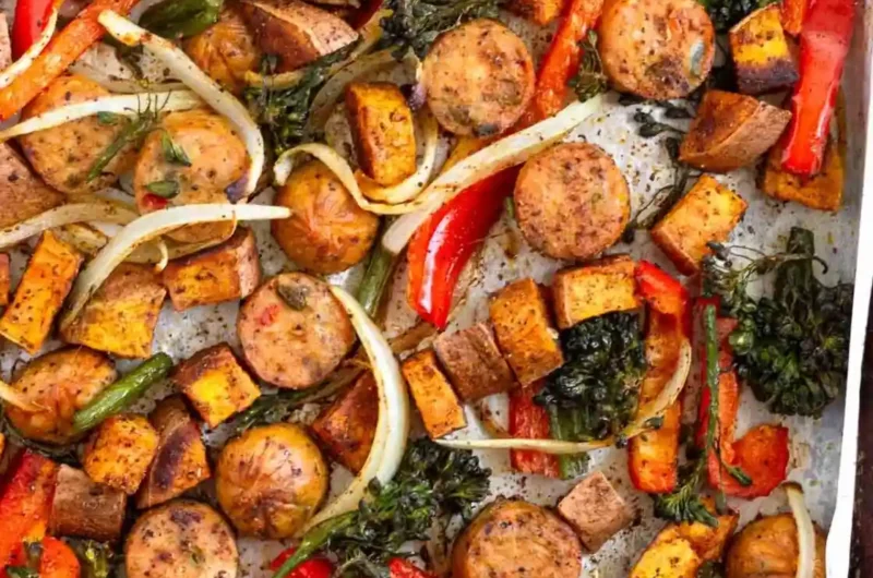Salchichas y verduras a la sartén