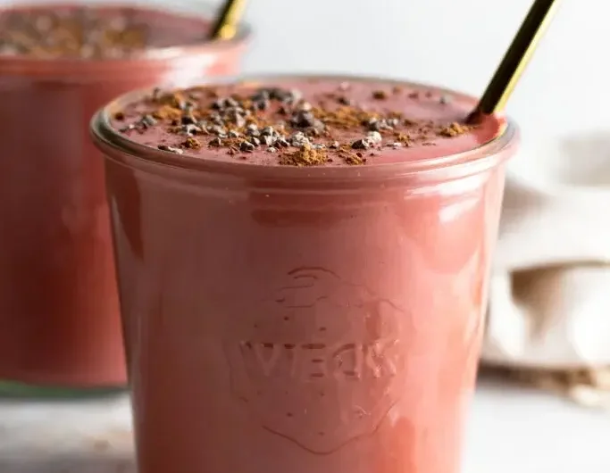Smoothie de chocolate y remolacha (rico en proteínas)