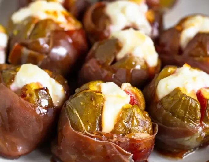 Higos envueltos en jamón serrano con queso de cabra